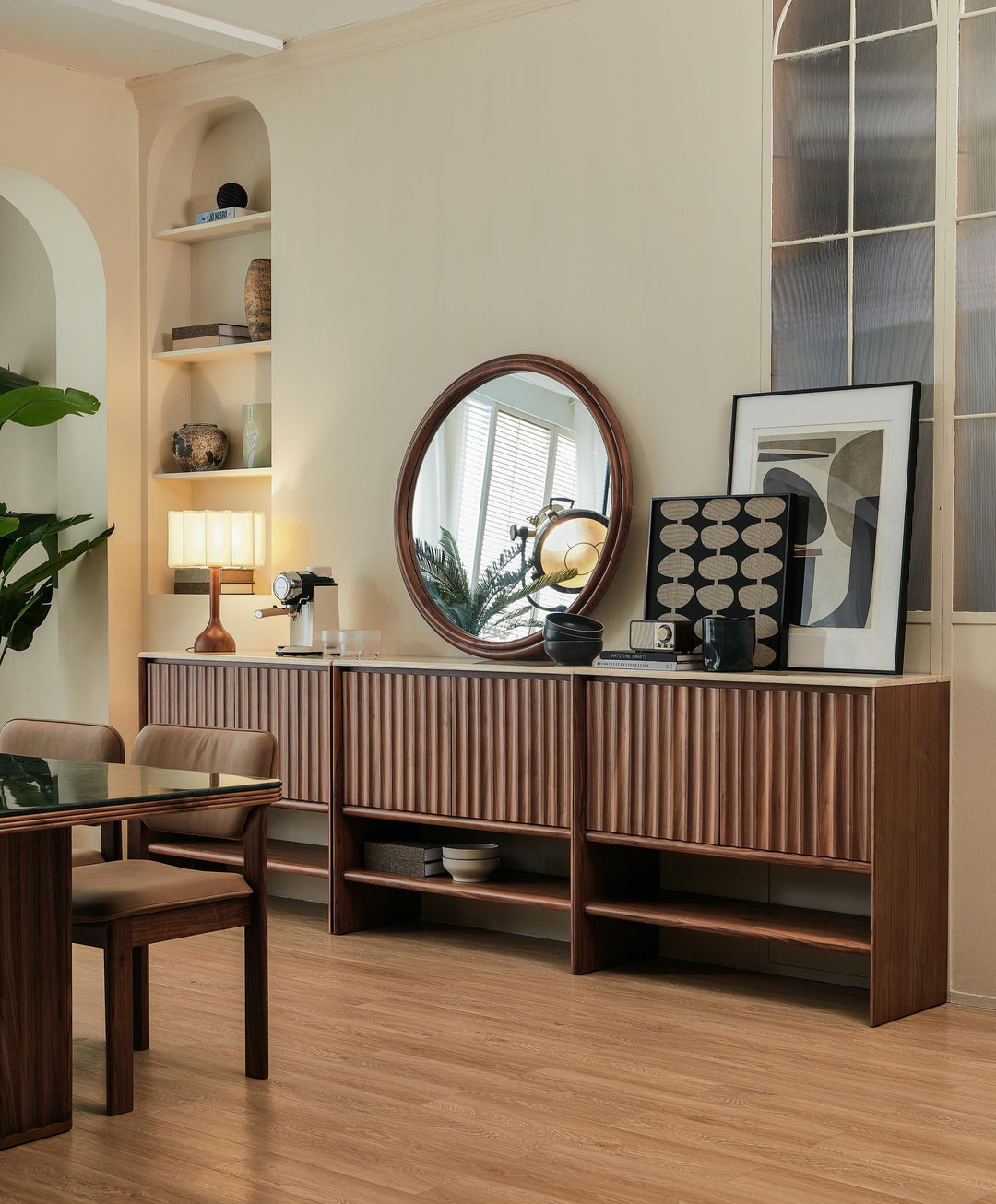 Hotel Paradiso Console Unit