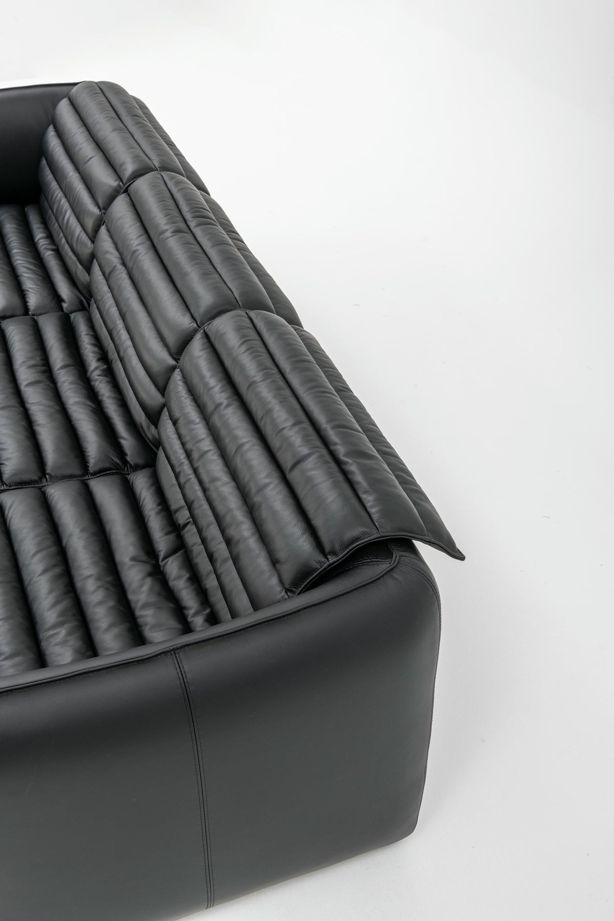 Airframe Sofa 4 Seater
