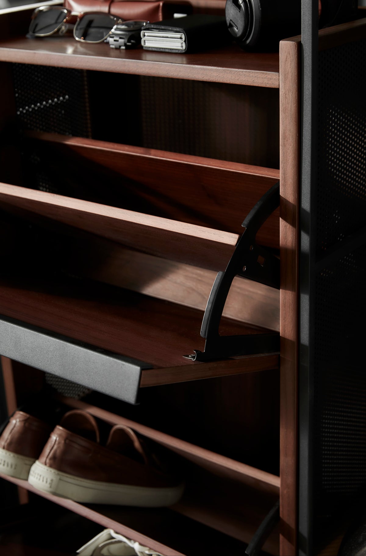 Cadre Shoe Rack