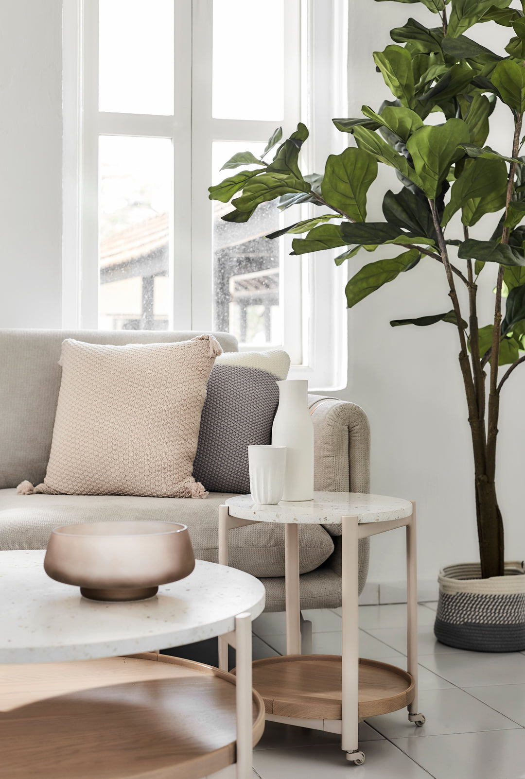 Crème Round End Table